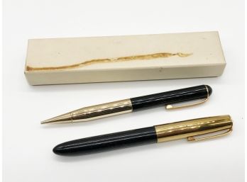 (76) VINTAGE 'LEADMASTER' FOUNTAIN PEN AND PENCIL SET - GOLD AND BLACK TONE - BOXED