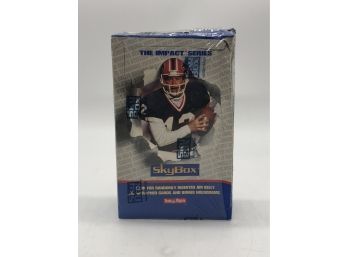 (133) SKY BOX 'IMPACT SERIES' FOOTBALL NFL COLLECTOR CARDS - 1992 FACTORY SEALED BOX -