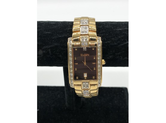 (120) PRE-OWNED ELGIN GOLD TONE MENS BLACK DIAL DRESS WATCH-FG 116-CRYSTALS-NEEDS BATTERY