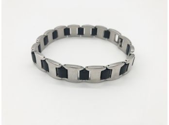 (38) MENS FASHION STAINLESS STEEL AND CARBON BRACELET-W/FOLD OVER CLASP-MEASURES 9' LONG-nEW