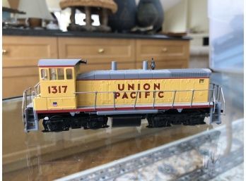 (T21) MODEL TRAIN ENGINE-UNION PACIFIC-#1317-SWITCHER-HO SCALE-UNTESTED