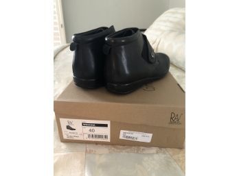 (SH17) RAS COMFORT FOOTWEAR - NEW IN BOX BLACK LEATHER BOOTS - SIZE 40