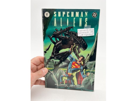 (143) VINTAGE 'SUPERMAN ALIENS' COMIC BOOK DARKHORSE/DC 1996 TRADE PAPERBACK