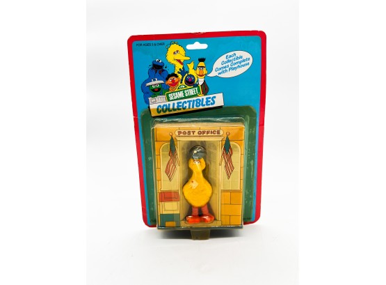 A-24- 1987 Sesame Street BIG BIRD AS POSTAL WORKER - NEW OLD STOCK IN SEALED PACKAGE