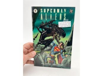 (143) VINTAGE 'SUPERMAN ALIENS' COMIC BOOK DARKHORSE/DC 1996 TRADE PAPERBACK