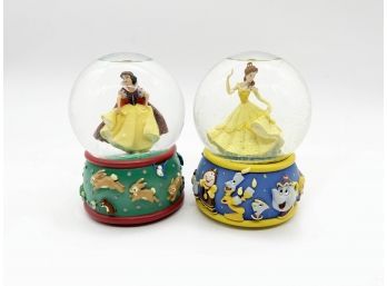 (A97) LOT OF 2 DISNEY SNOW WHITE MUSICAL SNOW GLOBE-'PLAYFUL MELODY' 5' X 3 1/2'