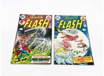 (161) LOT OF 2 VINTAGE 'FLASH' COMIC BOOKS-1974 #'S 228 AND 230