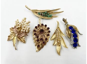 (J-42) LOT OF FIVE VINTAGE FLORAL BROOCHES - FAUX PEARL & RHINESTONE