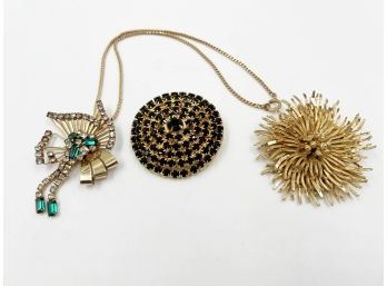 (J-31) LOT OF TWO VINTAGE BROOCHES & ONE NECKLACE ON CHAIN - CORO, GOLD FILLED, RHINESTONE