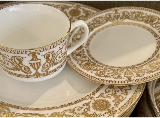 (B-23) SERVICE FOR 12 ROYAL WORCESTER 'HYDE PARK' CHINA- 12, 5 PIECE PLACE SETTINGS  XTRAS - GORGEOUS GOLD