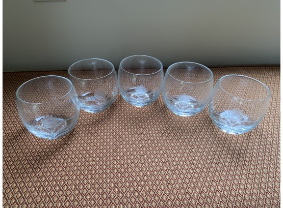 (B-28) SET OF FIVE VINTAGE ROLY POLY GLASSES ETCHED WITH FLOWERS - 3'