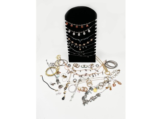 (LOT J7) APPROX. 40 PIECES OF 'YONI' DESIGNER COSTUME JEWELRY -NECKLACES, BRACELETS AND EARRINGS