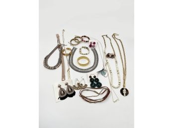 (LOT J3) APPROX 28 PIECES OF COSTUME JEWELRY-FINGS, BRACELETS, EARRINGS AND NECKLACES - STELLA & DOT