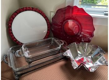 (B-21) LOT OF VINTAGE SERVING PIECES - TWO PYREX BAKERS W/SILVER STANDS 14 & 10', STRAWBERRY PLATTER, 13'---
