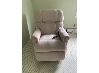 LA-Z-BOY LUXURY LIFT POWER RECLINER - LIKE NEW - SAND COLOR UPHOLSTERY - 40' HIGH BY 34' WIDE BY 43' DEEP