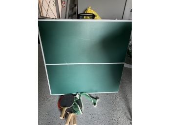 FOLDING MINI PING PONG TABLE - 66' OPEN BY 30' WIDE - FOUR PADDLES & NET INCLUDED