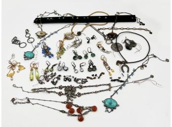 (LOT J9) APPROX. 35 PIECES OF 'YONI' DESIGNER COSTUME JEWELRY-NECKLACES, BRACELETS AND EARRINGS