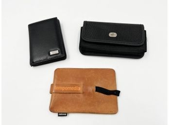 (LOT 28) LOT 3 ITEMS-CHAPS BLACK LEATHER WALLET NEW-TEMPOMEDIA CELL PHONE HOLDER & NO NAME CELL PHONE HOLDER