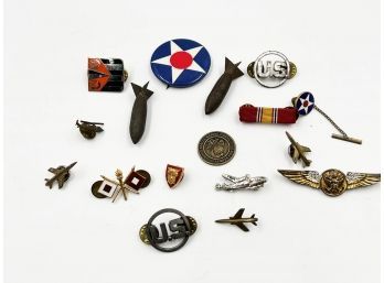 (LOT 64) LOT OF MILITARY RELATED ITEMS-PINS, BADGE, TIE CLIPS ETC