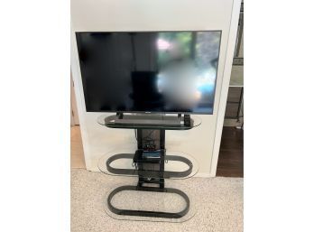 (DAY-B) SONY 43' FLAT SCREEN TV & REMOTE -xBR-43x800D WITH 'BELL'O' TEMPERED GLASS TV STAND - TV WORKS