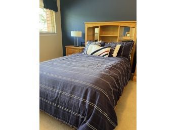 (UP) OAK BEDROOM SET WITH FULL SIZE BED, DRESSER, TWO NIGHTSTANDS, MIRROR & DESK/HUTCH