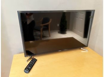 (UP-O) SAMSUNG 32' TV - UN32J5205 WITH REMOTE - WORKING
