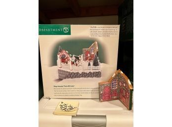 (BASE) DEPT. 56 CHRISTMAS VILLAGE ANIMATED 'PHOTO WITH SANTA' W/ BOX