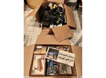 (BASE) BIG COLLECTION OF ASSORTED TYCO HO SCALE TRAINS, BUILDINGS & TRACK -