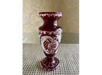 (D-10) ANTIQUE ETCHED RUBY GLASS VASE WITH STAG & CASTLE - 'GLASS BOR' CZECH REPUBLIC -7.5' TALL