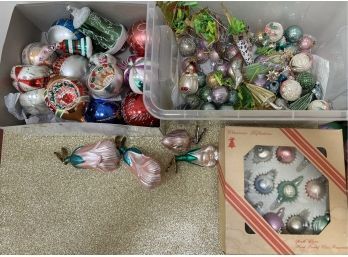 (CH-7) ASSORTED VINTAGE GLASS CHRISTMAS ORNAMENTS, CLIP ON MINIS & SET IN BOX -