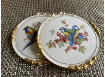 (D-16) PAIR OF VINTAGE 'KAISER, GERMANY' PORCELAIN WALL PLAQUES DECORATED WITH BIRDS  & GOLD EDGE- 5.5' DIA.