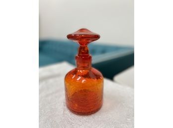 (LR-6) VINTAGE MCM AMBERINA CRACKLE GLASS DECANTER WITH MUSHROOM SHAPED STOPPER 8' TALL