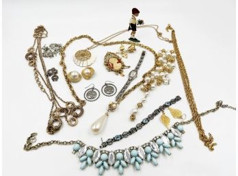 (SJ-5) LOT OF APPROX. 15 COSTUME JEWELRY LOTS-NECKLACES, EARRINGS AND BRACELET