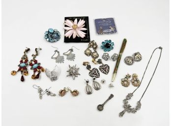 (sJ-3) LOT OF APPROX. 17 PIECES OF COSTUME JEWELRY-EARRINGS, NECKLACE AND PINS