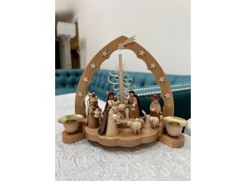 (LR-21) HAND MADE VINTAGE NATURAL WOOD HOLY FAMILY CHRISTMAS CANDLE HOLDER - GERMANY - 7' BY 7'