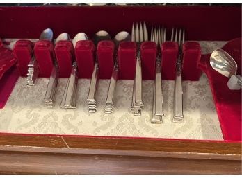 (F-19 )ONEIDA HEIRLOOM 'SILVER ROSE'STERLING SILVER FLATWARE SET -65 PIECES- SERVICE FOR 12  5 SERVING PIECES