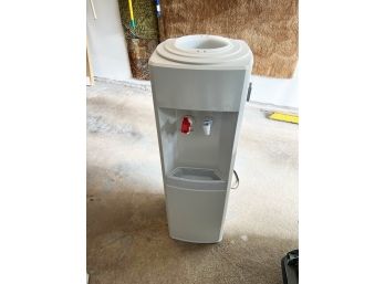 (G-3) OASIS HOT AND COLD TWO PIECE WATER COOLER