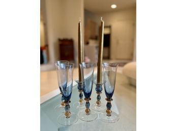 (F-15) CONTEMPORARY BLUE & GOLD ART GLASS CANDLESTICKS & SET OF FOUR MATCHING WINE/CHAMPAGNE GLASSES - 5'-9'