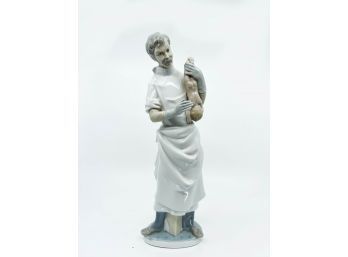 (B-22) VINTAGE LLADRO FIGURINE - 'THE OBSTETRICIAN' - DOCTOR & BABY - 14' PERFECT