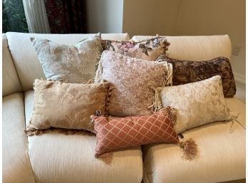 (F-3) 2ND LOT OF LOT OF SEVEN QUALITY DECORATIVE THROW PILLOWS - ASSORTED COLORS & SIZES