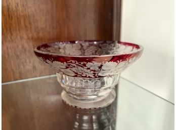 (F-9) ANTIQUE RUBY & CLEAR GLASS BOWL - ETCHED GRAPEVINE DESIGN 6' BY 4'
