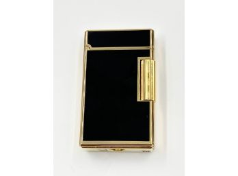 (J-36) NEW IN BOX LACQUER AND GOLD TONED GAS LIGHTER-bl MODEL 3000 IN ORIG. CASE-WORKS