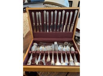 VINTAGE ROGERS HAND HAMMERED SILVER PLATE FLATWARE SET - 85 PIECE & BOX