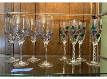 (D-5) TWO SETS OF FOUR DECORATED WINE / CHAMPAGNE GLASSES - 8'