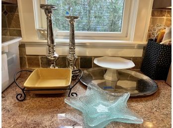 EIGHT PIECE KITCHEN LOT - OVEN WEAR WITH METAL SERVER, CANDLE STICKS, STARFISH PLATES, PLATTERS