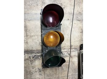 (A-50) BIG VINTAGE STEEL TRAFFIC LIGHT - RED, YELLOW & GREEN -WORKING -'LFE AUTOMATIC SIGNAL' 40' BY 14' WIDE