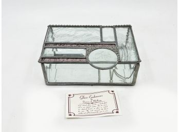 (A-21) PRETTY ART GLASS JEWELRY OR DECORATIVE BOX WITH LID - 'GLASS ENDEAVORS'  STAINED GLASS BOX - 6'