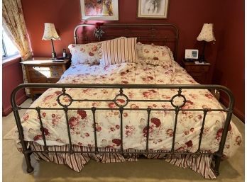 CONTEMPORARY KING SIZE IRON BED WITH MATTRESS & BEDDING