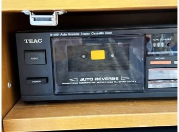 (76) TEAC R-400 AUTO REVERSE STEREO CASSETTE DECK - POWERS UP