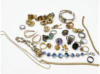(J-57) ASSORTED LOT OF APPROX. 32 COSTUME JEWELRY PIECES-NECKLACE'S, EARRINGS, RINGS, WATCHES